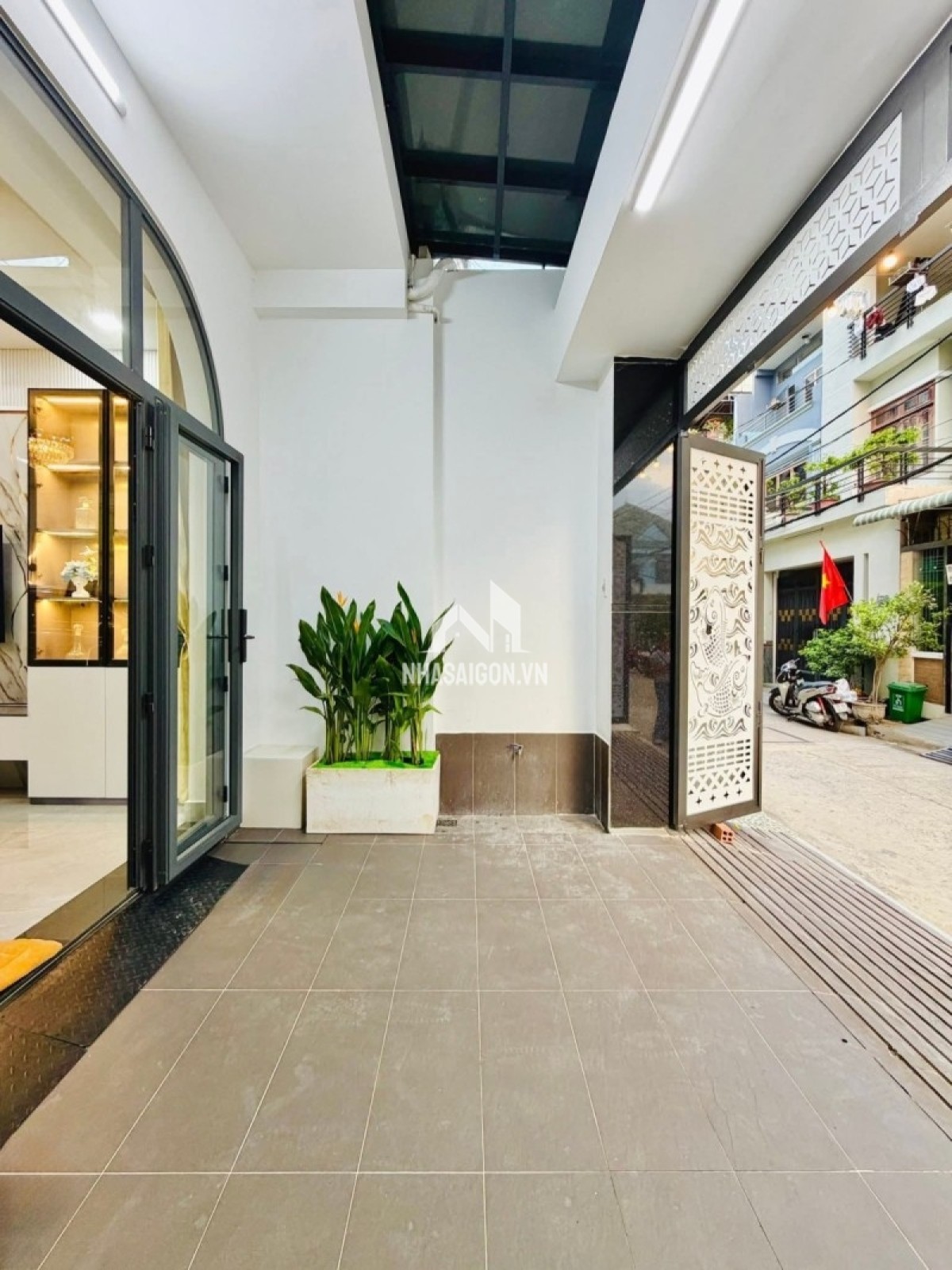 HẺM XE TẢI - GẦN SIÊU THỊ EMART - GẦN TRƯỜNG CHINH - GẦN NHÀ CÓ CÔNG VIÊN THOÁNG MÁT - KHU PHÂN LÔ - 77M2 - 4 TẦNG.